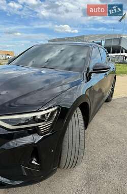 Позашляховик / Кросовер Audi Q8 e-tron 2023 в Львові