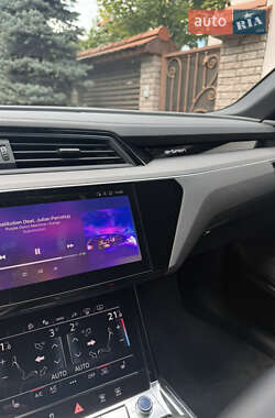 Внедорожник / Кроссовер Audi Q8 e-tron 2023 в 