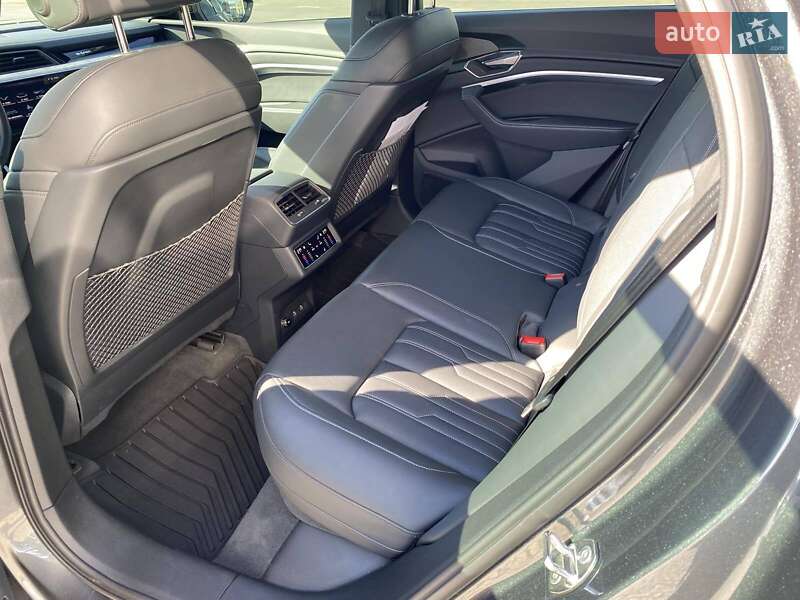 Внедорожник / Кроссовер Audi Q8 e-tron 2023 в Днепре