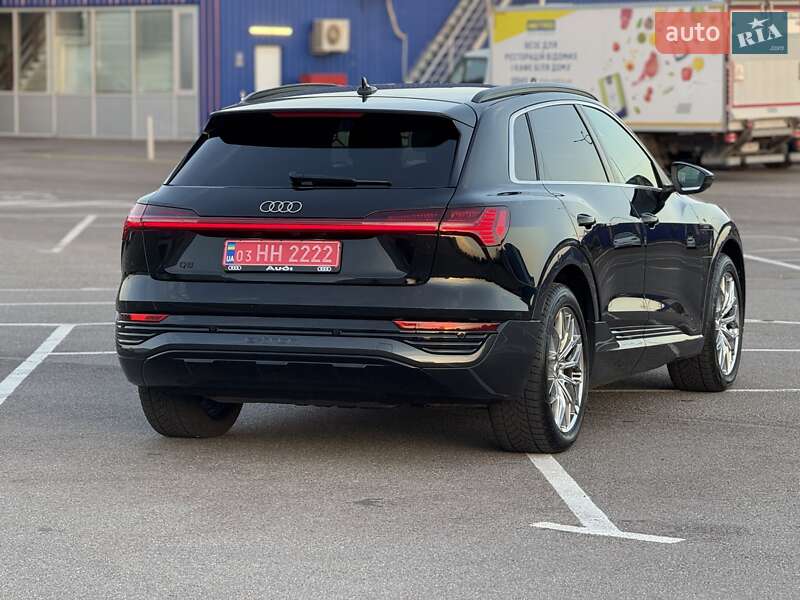Внедорожник / Кроссовер Audi Q8 e-tron 2023 в Ровно