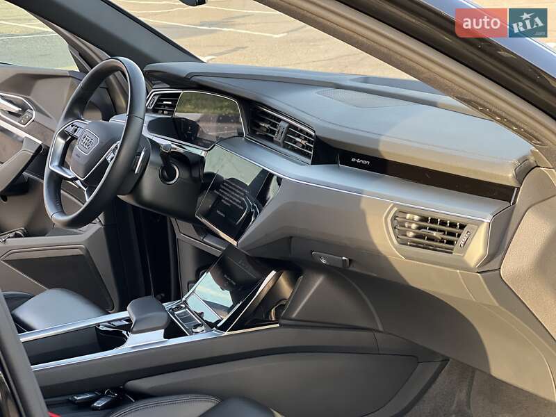 Внедорожник / Кроссовер Audi Q8 e-tron 2023 в Ровно