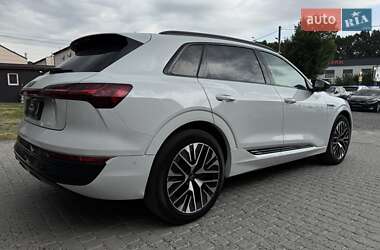 Позашляховик / Кросовер Audi Q8 e-tron 2023 в 