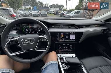 Позашляховик / Кросовер Audi Q8 e-tron 2023 в 