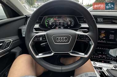 Позашляховик / Кросовер Audi Q8 e-tron 2023 в 