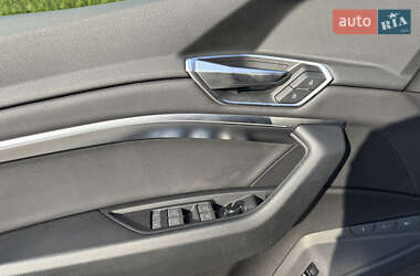 Внедорожник / Кроссовер Audi Q8 e-tron 2023 в 