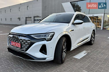 Позашляховик / Кросовер Audi Q8 e-tron 2024 в Львові