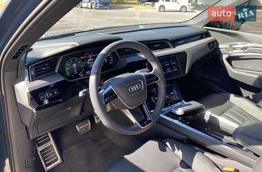 Позашляховик / Кросовер Audi Q8 e-tron 2023 в 