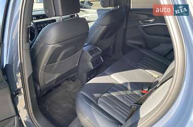 Позашляховик / Кросовер Audi Q8 e-tron 2023 в 