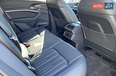 Позашляховик / Кросовер Audi Q8 e-tron 2023 в 