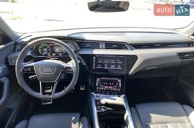 Позашляховик / Кросовер Audi Q8 e-tron 2023 в 