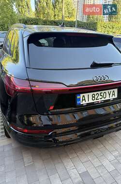 Позашляховик / Кросовер Audi Q8 e-tron 2023 в 