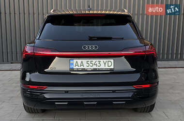 Позашляховик / Кросовер Audi Q8 e-tron 2023 в 