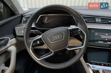 Позашляховик / Кросовер Audi Q8 e-tron 2023 в 
