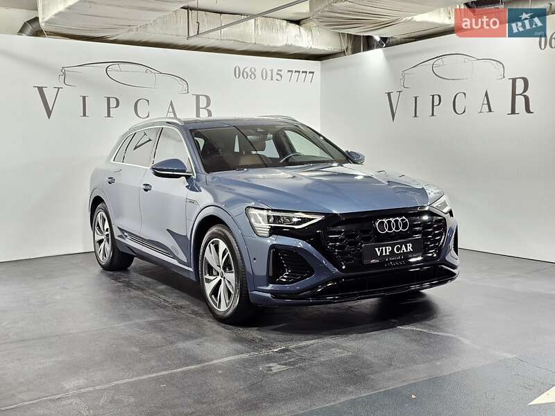 Позашляховик / Кросовер Audi Q8 e-tron 2023 в Києві