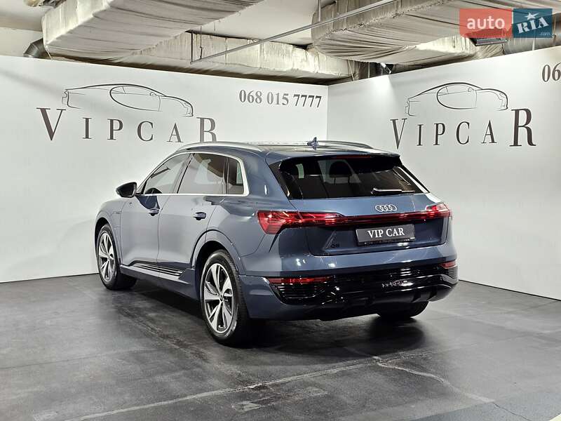 Позашляховик / Кросовер Audi Q8 e-tron 2023 в Києві