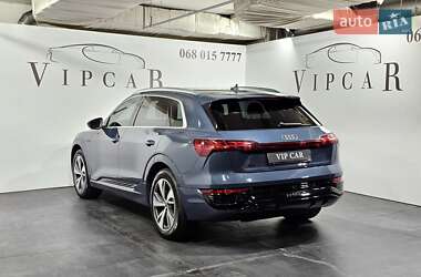 Позашляховик / Кросовер Audi Q8 e-tron 2023 в 