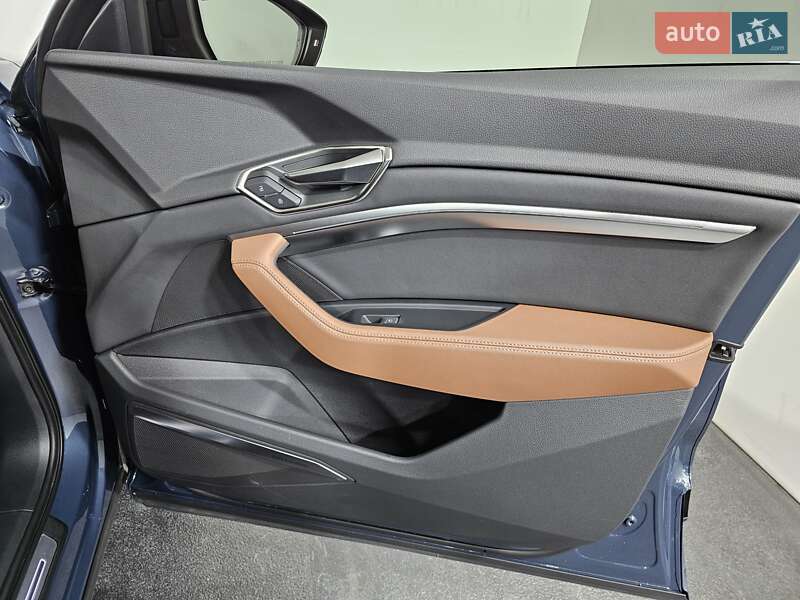 Позашляховик / Кросовер Audi Q8 e-tron 2023 в Києві