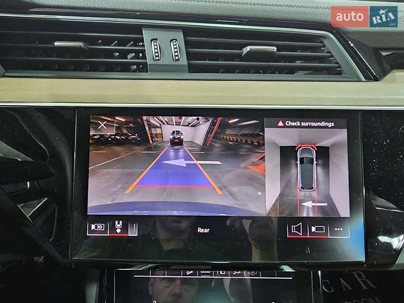 Позашляховик / Кросовер Audi Q8 e-tron 2023 в Києві