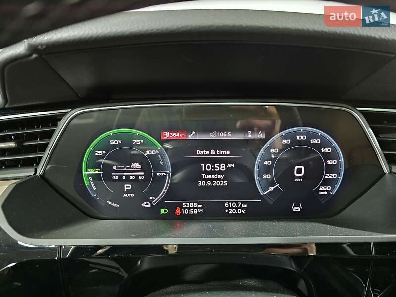Позашляховик / Кросовер Audi Q8 e-tron 2023 в Києві
