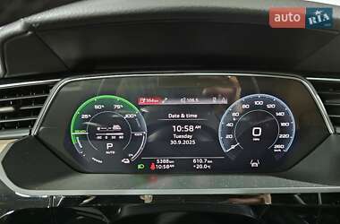 Позашляховик / Кросовер Audi Q8 e-tron 2023 в 