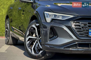 Позашляховик / Кросовер Audi Q8 e-tron 2023 в 