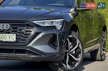 Позашляховик / Кросовер Audi Q8 e-tron 2023 в 