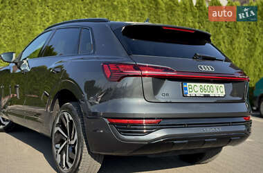 Позашляховик / Кросовер Audi Q8 e-tron 2023 в 