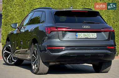 Позашляховик / Кросовер Audi Q8 e-tron 2023 в 