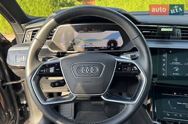 Позашляховик / Кросовер Audi Q8 e-tron 2023 в 