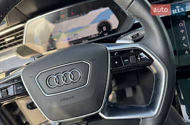 Позашляховик / Кросовер Audi Q8 e-tron 2023 в 