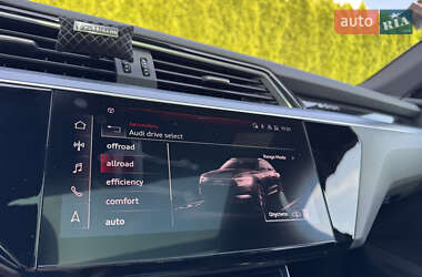 Позашляховик / Кросовер Audi Q8 e-tron 2023 в 