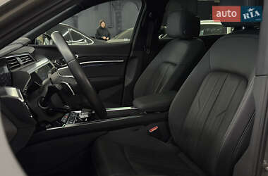 Позашляховик / Кросовер Audi Q8 e-tron 2023 в 