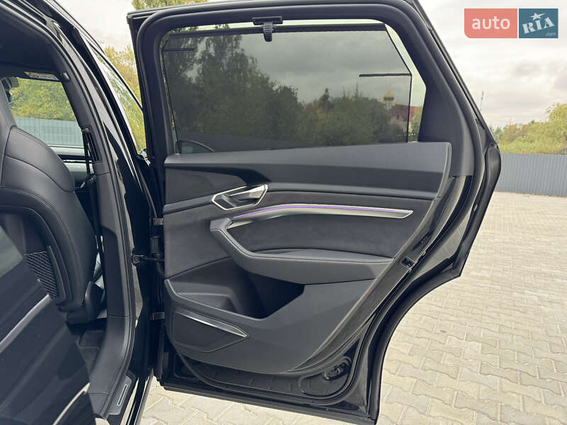 Внедорожник / Кроссовер Audi Q8 e-tron 2023 в Мукачево