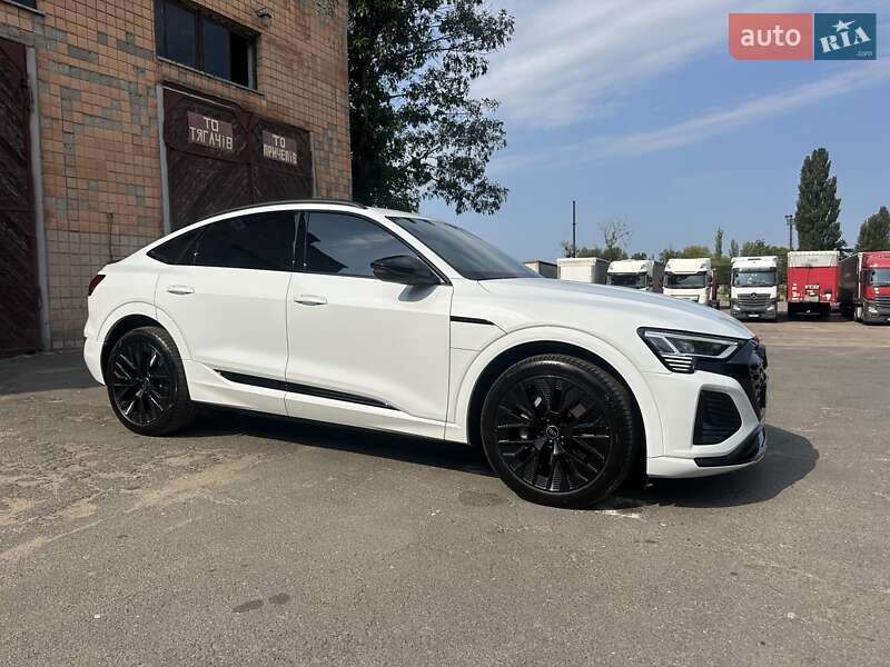 Позашляховик / Кросовер Audi Q8 e-tron 2023 в Києві