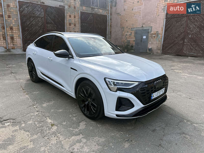Позашляховик / Кросовер Audi Q8 e-tron 2023 в Києві