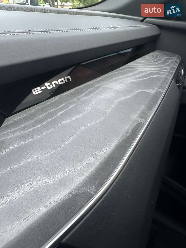 Внедорожник / Кроссовер Audi Q8 e-tron 2023 в Киеве