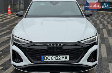 Позашляховик / Кросовер Audi Q8 e-tron 2023 в 