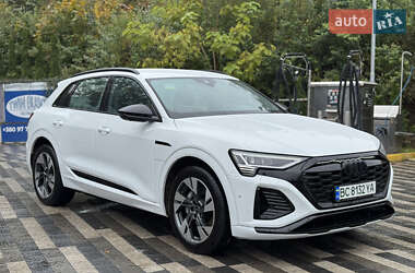 Позашляховик / Кросовер Audi Q8 e-tron 2023 в 