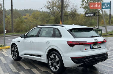 Позашляховик / Кросовер Audi Q8 e-tron 2023 в 