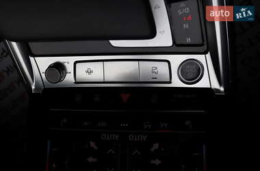 Позашляховик / Кросовер Audi Q8 e-tron 2023 в 