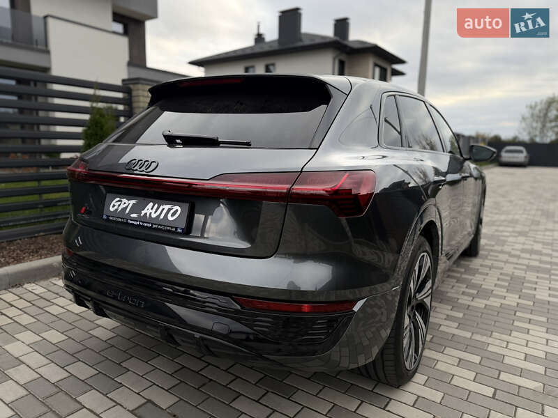 Позашляховик / Кросовер Audi Q8 e-tron 2024 в Києві