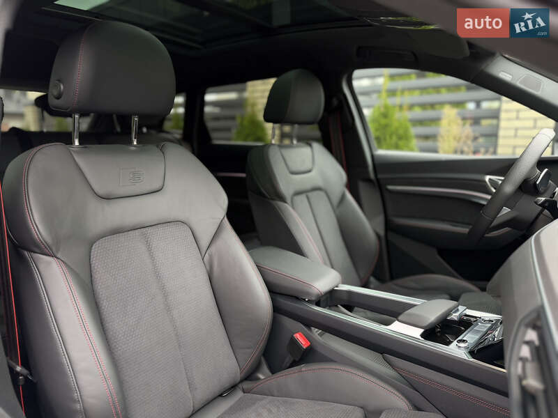 Позашляховик / Кросовер Audi Q8 e-tron 2024 в Києві