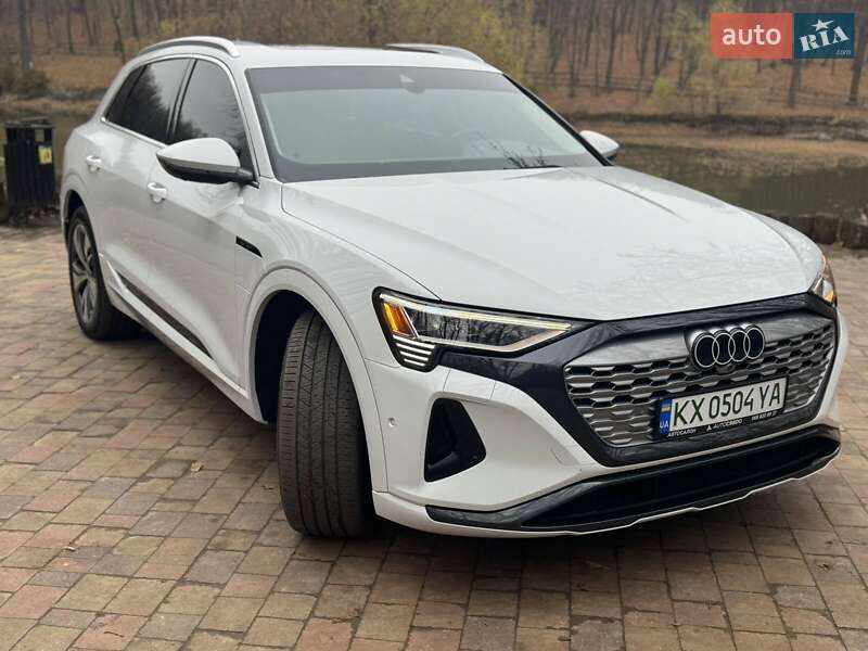 Внедорожник / Кроссовер Audi Q8 e-tron 2023 в Харькове