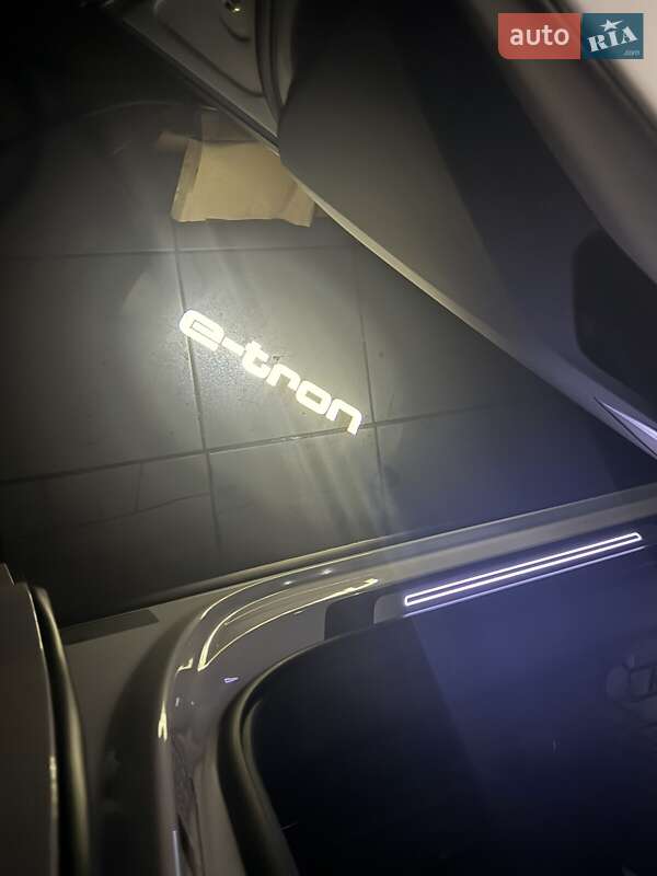 Внедорожник / Кроссовер Audi Q8 e-tron 2023 в Харькове