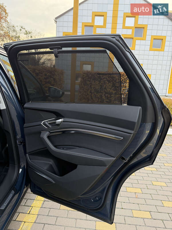 Позашляховик / Кросовер Audi Q8 e-tron 2023 в Києві