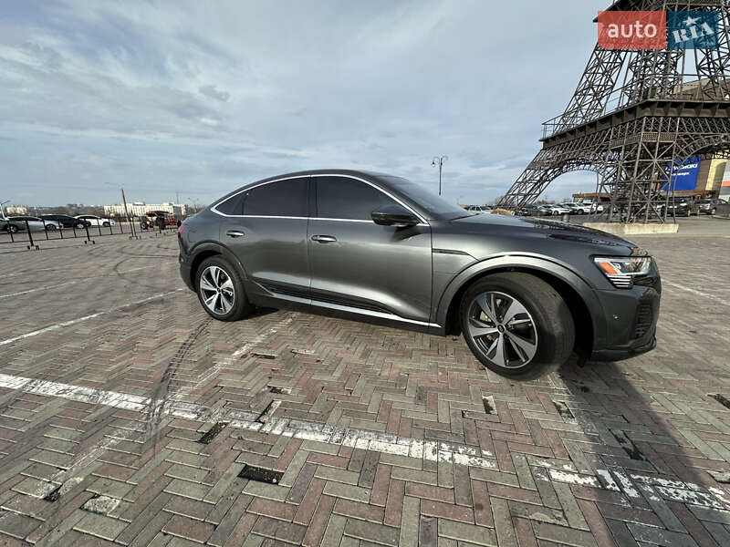 Внедорожник / Кроссовер Audi Q8 e-tron 2023 в Харькове