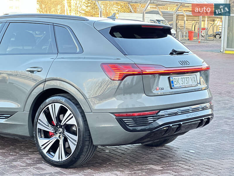 Внедорожник / Кроссовер Audi Q8 e-tron 2023 в Ровно