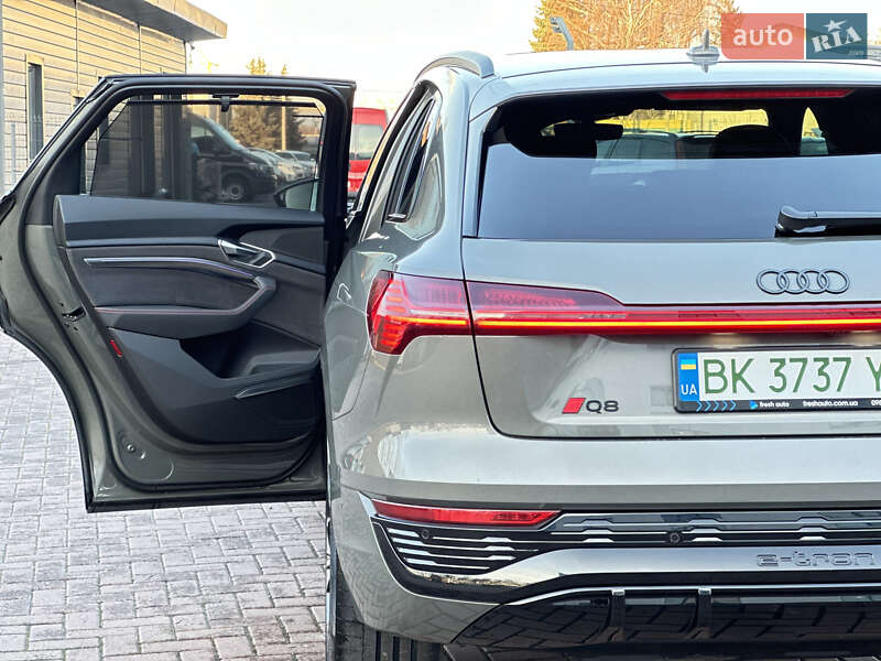 Внедорожник / Кроссовер Audi Q8 e-tron 2023 в Ровно