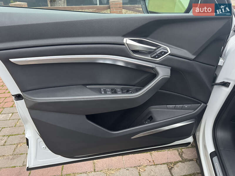 Внедорожник / Кроссовер Audi Q8 e-tron 2023 в Киеве фото 26 Внедорожник / Кроссовер Audi Q8 e-tron 2023 в Киеве