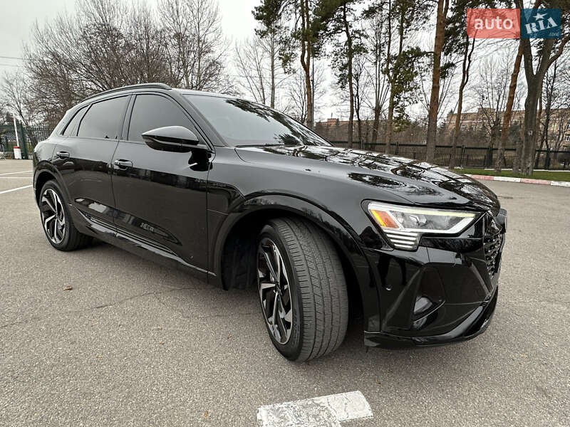 Внедорожник / Кроссовер Audi Q8 e-tron 2023 в Харькове